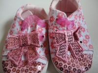 Babyschoentjes / slofjes roze/glitter met strik
