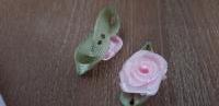 Satijnroosje roze met blad